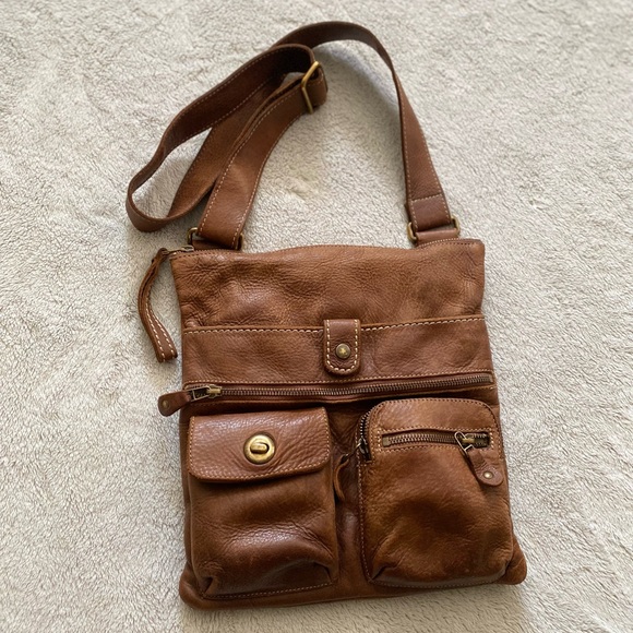 Vintage Roots Leather Bodybag - Picture 2 of 4